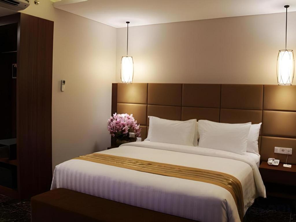 Atrium Premiere Cilacap Exterior photo