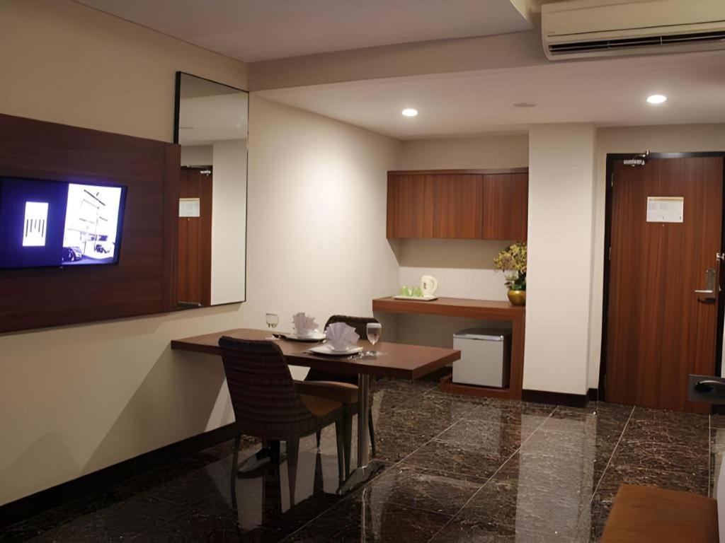 Atrium Premiere Cilacap Exterior photo