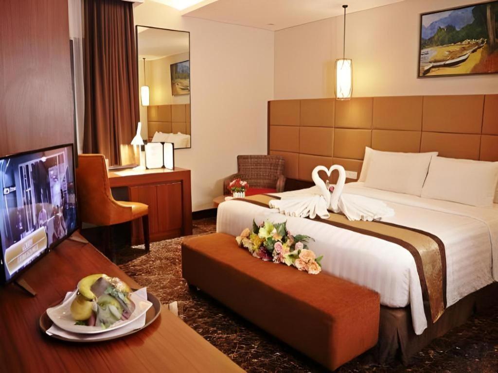 Atrium Premiere Cilacap Exterior photo