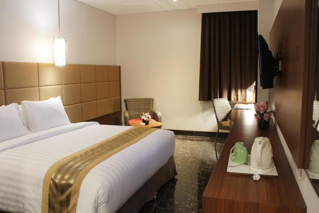 Atrium Premiere Cilacap Exterior photo