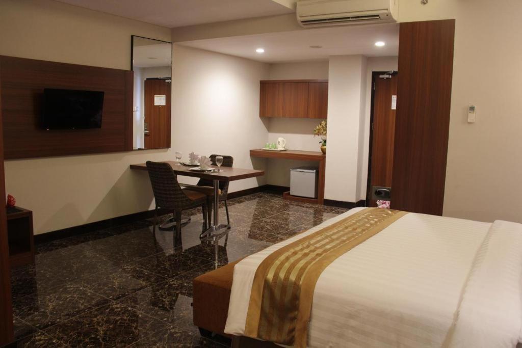 Atrium Premiere Cilacap Exterior photo