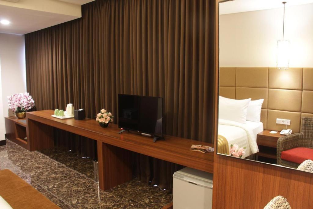 Atrium Premiere Cilacap Exterior photo