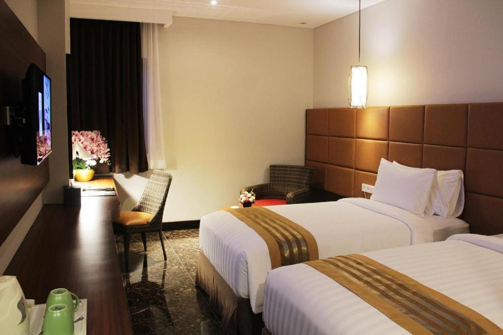 Atrium Premiere Cilacap Exterior photo