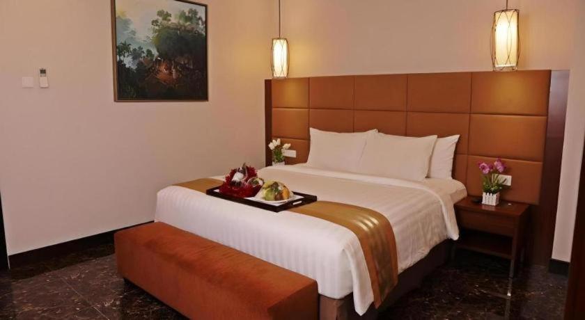 Atrium Premiere Cilacap Exterior photo