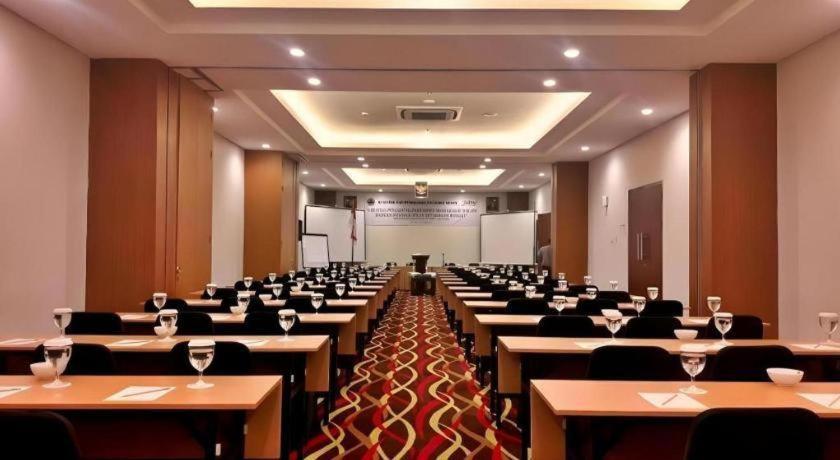 Atrium Premiere Cilacap Exterior photo