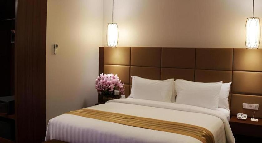 Atrium Premiere Cilacap Exterior photo