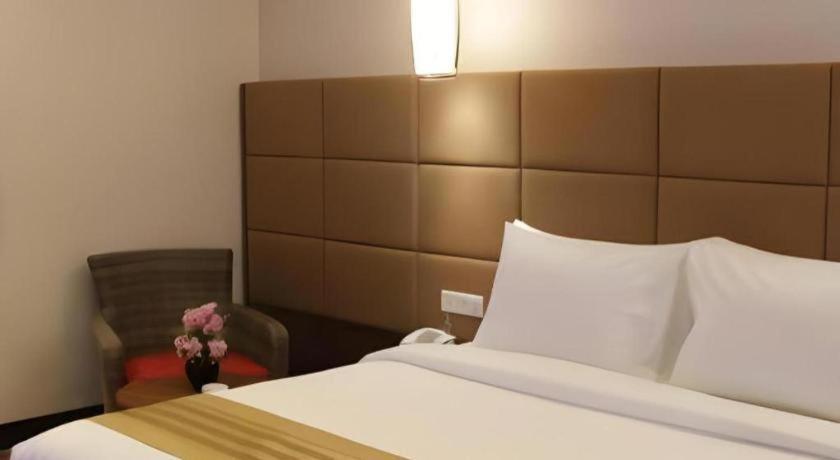 Atrium Premiere Cilacap Exterior photo