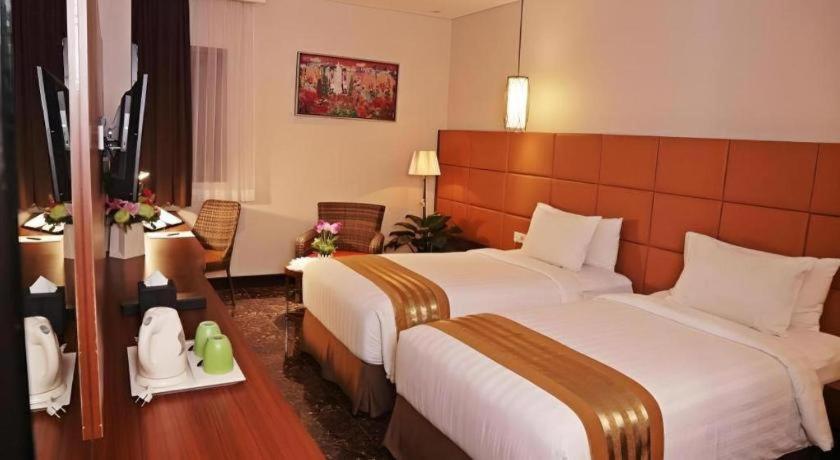 Atrium Premiere Cilacap Exterior photo
