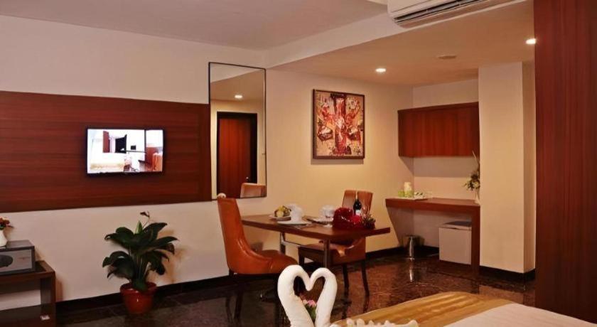 Atrium Premiere Cilacap Exterior photo