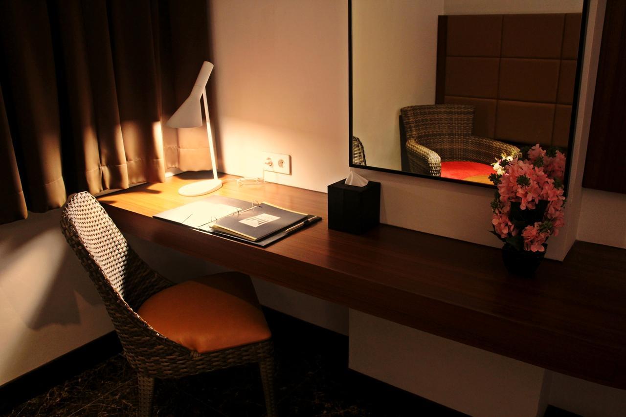 Atrium Premiere Cilacap Exterior photo