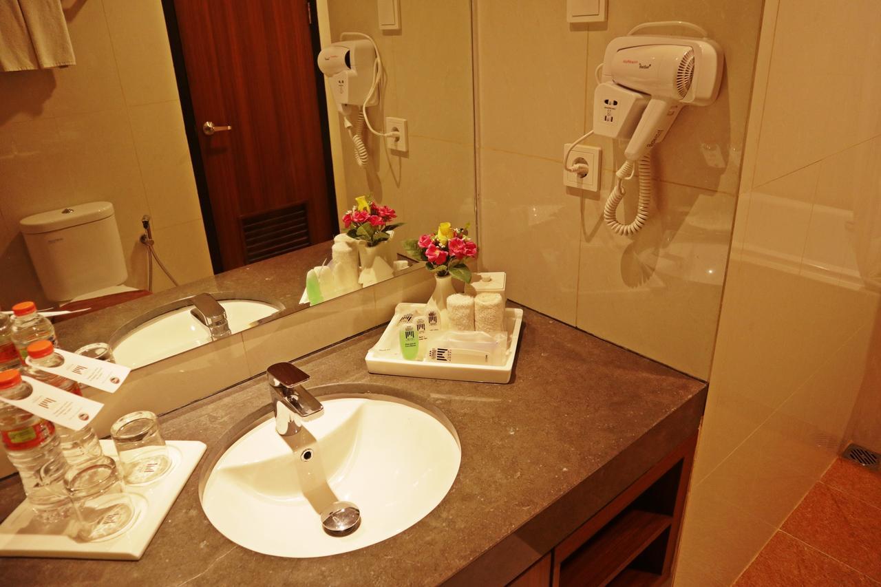 Atrium Premiere Cilacap Exterior photo