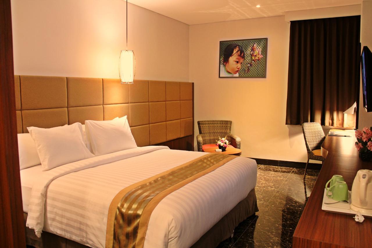 Atrium Premiere Cilacap Exterior photo