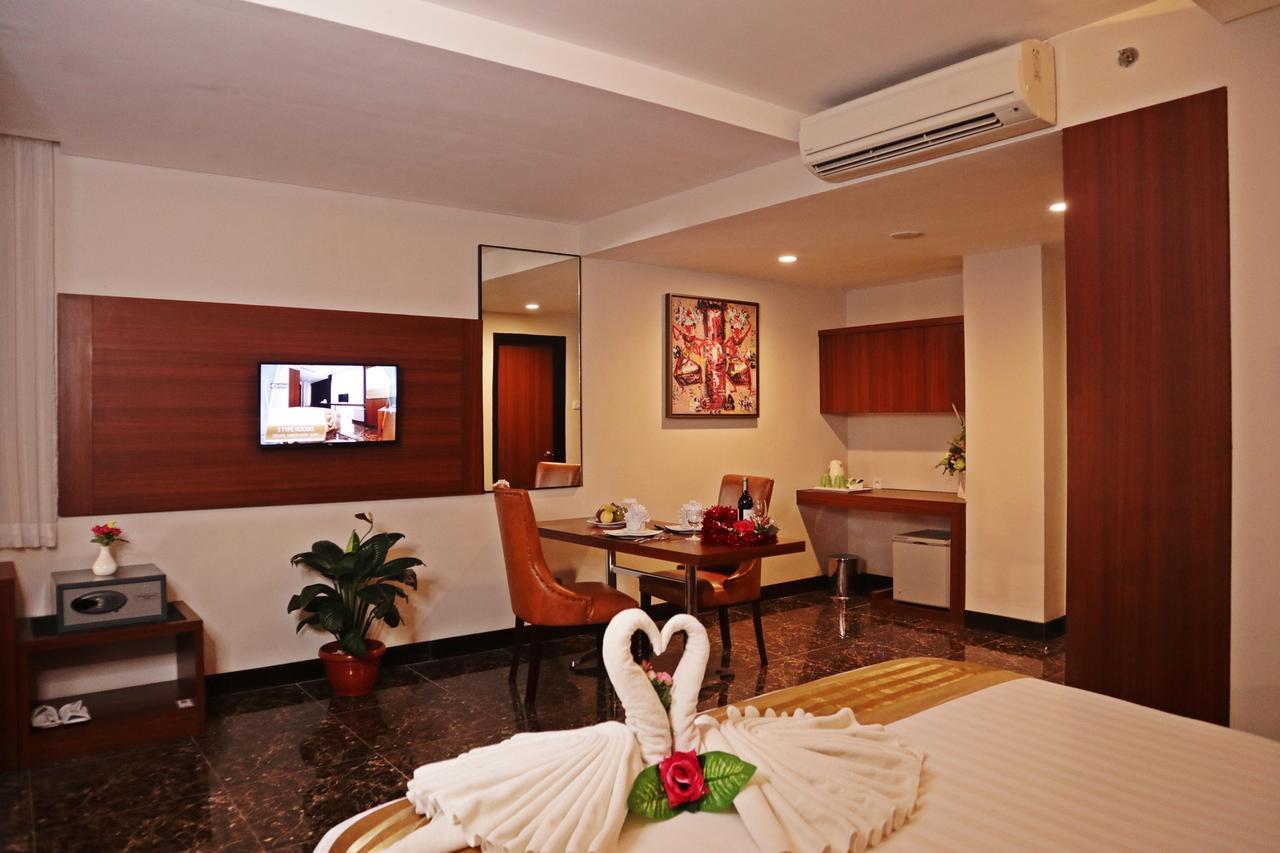 Atrium Premiere Cilacap Exterior photo
