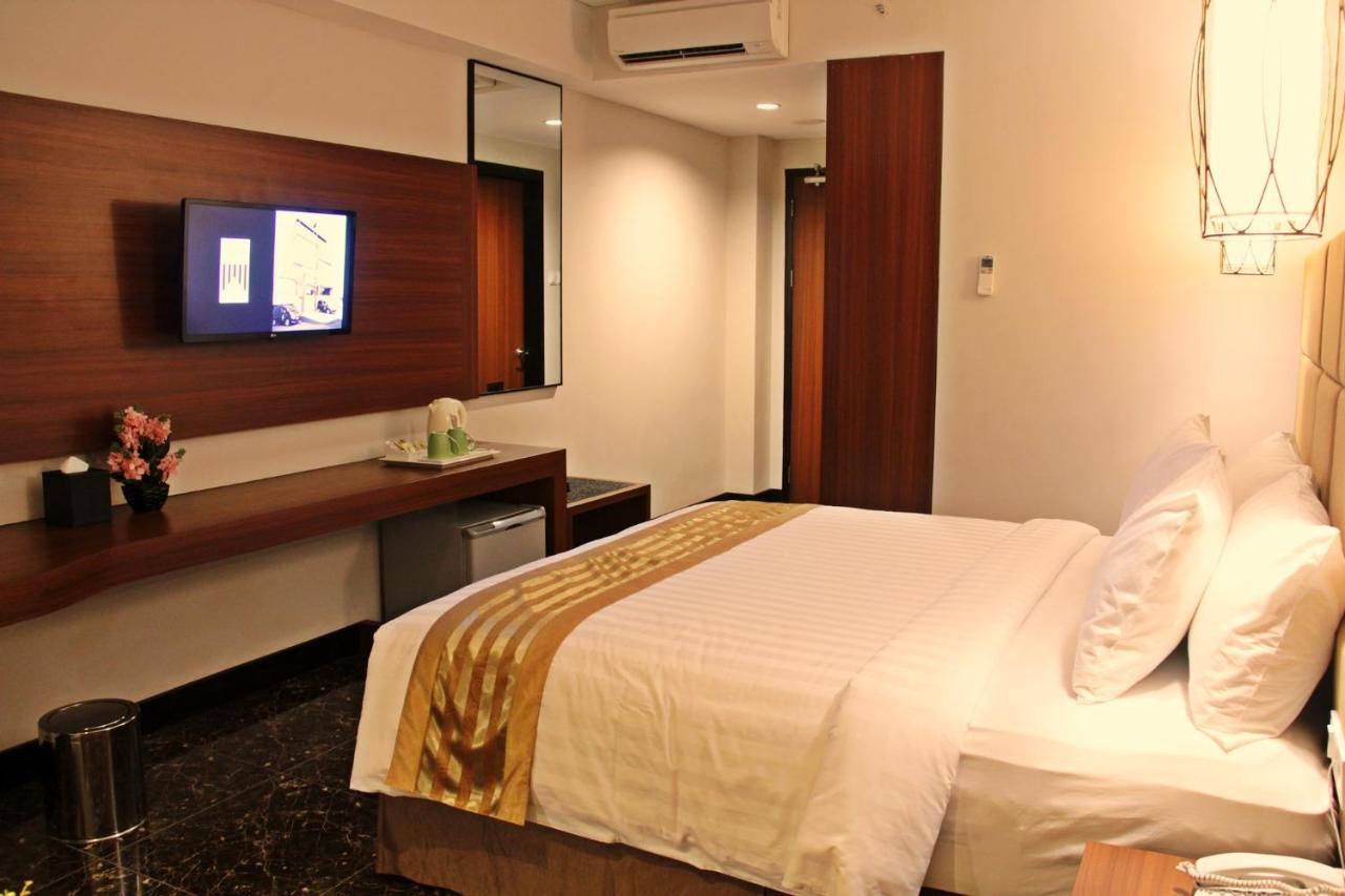 Atrium Premiere Cilacap Exterior photo